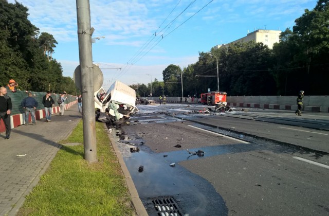Массовое ДТП произошло на Волоколамском шоссе в Москве