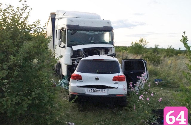 В Саратовской области парень с девушкой погибли в ДТП, возвращаясь с отдыха на юге