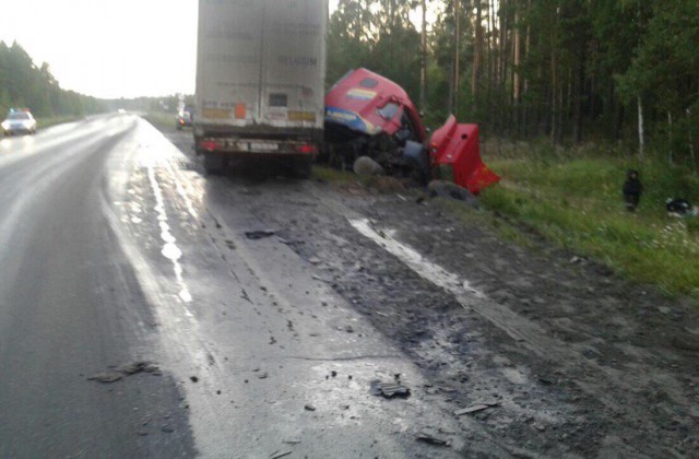 Водитель «Мазды» погиб в ДТП с большегрузом на трассе Тюмень &#8212; Омск
