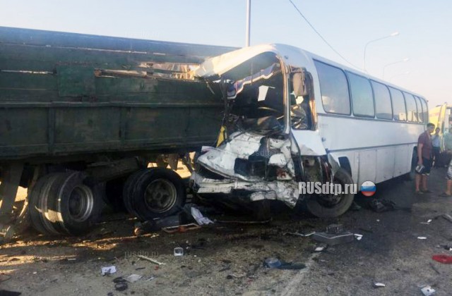 Четыре человека погибли в ДТП с участием автобуса на Кубани