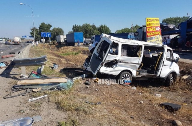 На Ставрополье при столкновении «маршрутки» и грузовика один человек погиб и 9 пострадали