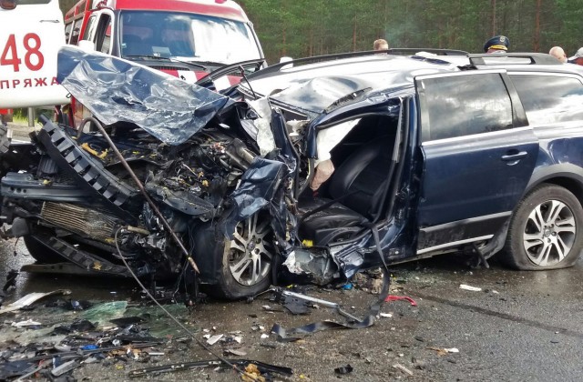Водитель «Вольво» погиб при столкновении с инкассаторским автомобилем на трассе «Кола»