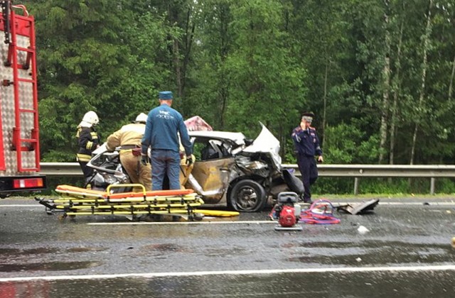 Мужчина и женщина погибли в ДТП на трассе М-10 «Россия»