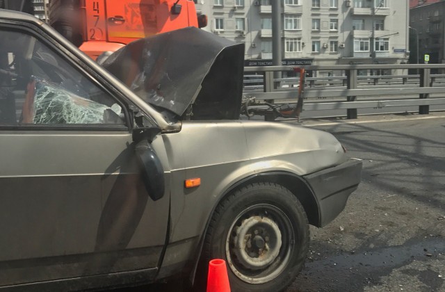 Один человек погиб в массовом ДТП на Ленинградском проспекте. Видео