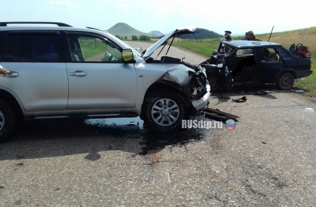 В Башкирии столкнулись ВАЗ и «Toyota Land Cruiser 200». Погиб человек
