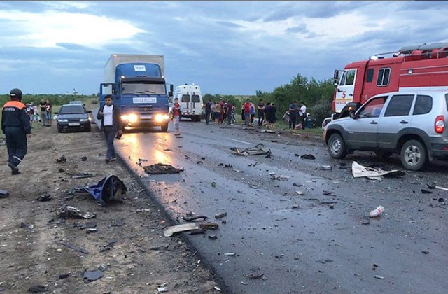 В ДТП с автобусом на Вольском тракте в Саратове погиб человек и 11 пострадали