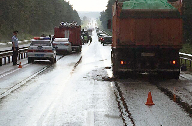 В Калужской области микроавтобус столкнулся с грузовиком. Трое погибли