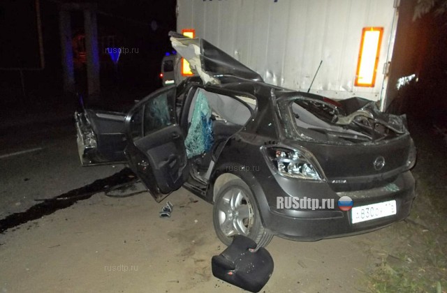 В Чувашии «Opel Astra» врезался в прицеп, двое погибли.
