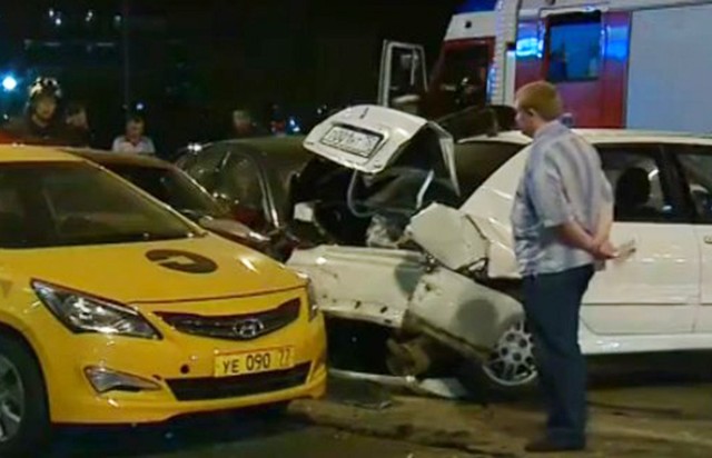 На Пятницком шоссе пьяный водитель разбил 8 машин