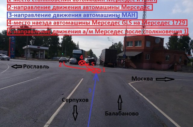 В Калужской области «Мерседес» столкнулся с двумя фурами. Видео