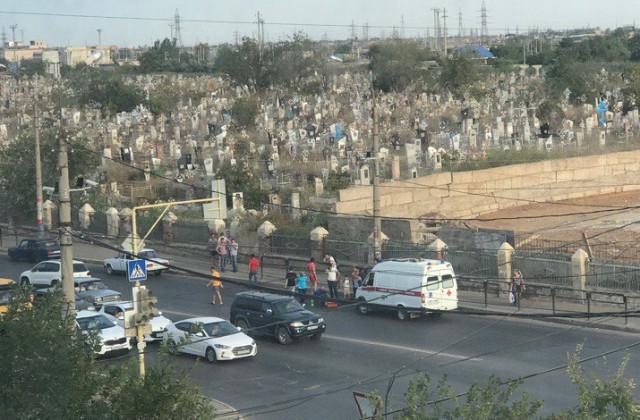 В Астрахани возле кладбища сбили пешехода