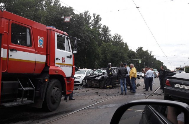 Массовая авария произошла в Санкт-Петербурге