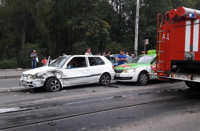 Массовая авария произошла в Санкт-Петербурге