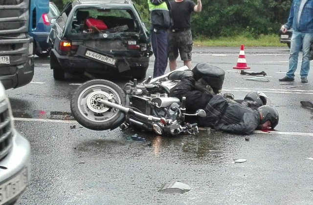 Супруги-байкеры погибли в ДТП на Киевском шоссе под Петербургом