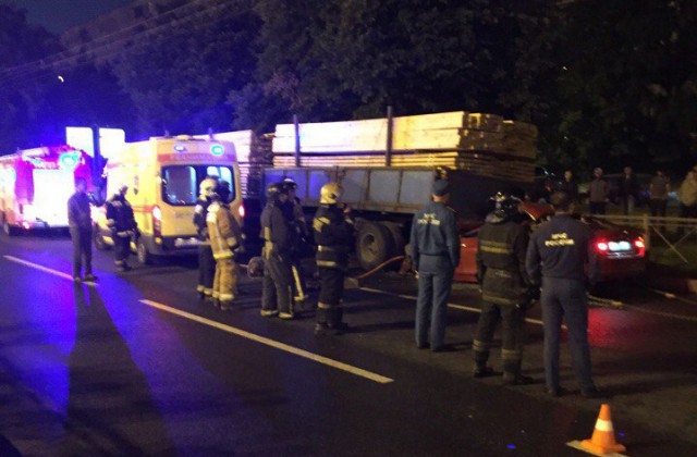 Три человека погибли в ДТП на улице Софийской в Санкт-Петербурге