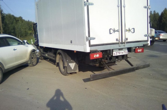 Пьяный водитель устроил массовое ДТП на Омском тракте в Новосибирске