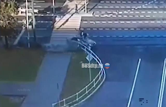 Автомобиль сбил женщину с ребенком на Алтуфьевском шоссе в Москве