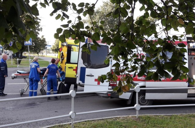 Автомобиль сбил женщину с ребенком на Алтуфьевском шоссе в Москве
