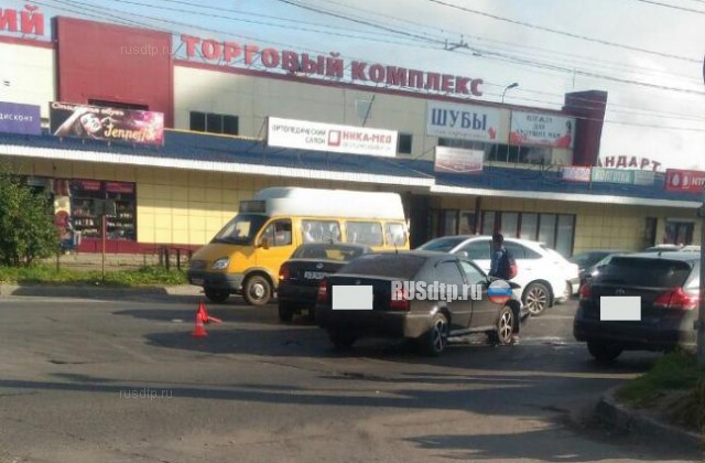 В Иванове женщина проехала на красный и столкнулась с двумя автомобилями