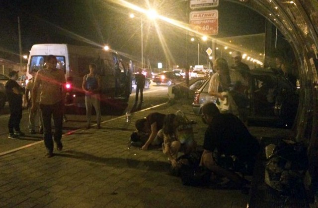 В Краснодаре 17-летний подросток за рулем сбил несколько человек на остановке