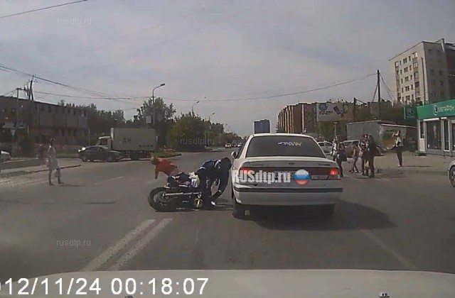 В Новосибирске мотоцикл сбил пешехода