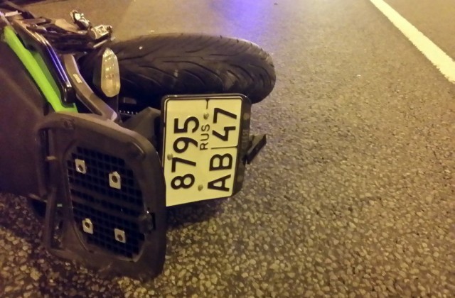 Мотоциклист погиб и двое пострадали в массовом ДТП на КАД