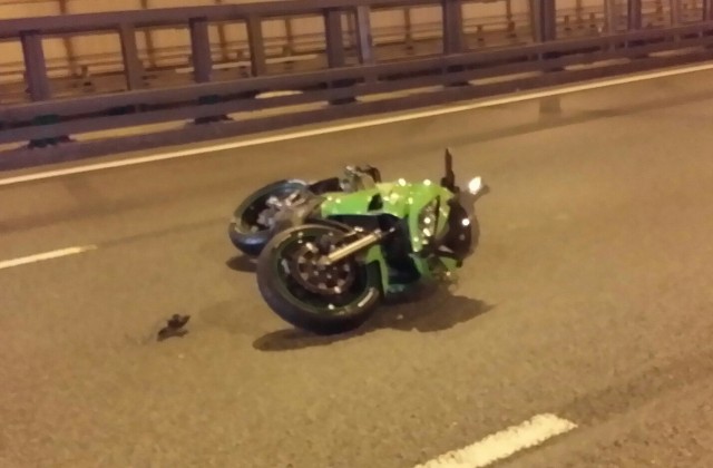 Мотоциклист погиб и двое пострадали в массовом ДТП на КАД