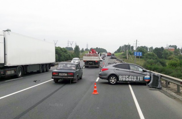 Водитель автомобиля ВАЗ-2115 погиб в массовом ДТП под Тулой