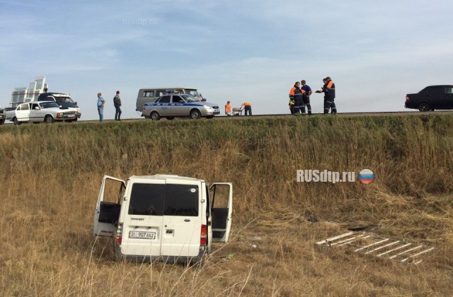 В Оренбургской области перевернулся микроавтобус с уснувшим водителем. Пострадали 6 человек