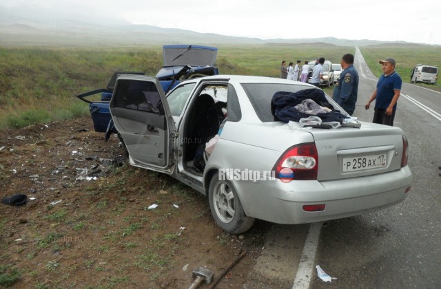 В лобовом столкновении двух ВАЗов в Туве погибли три человека
