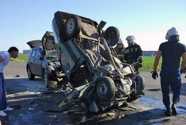 Два человека погибли в лобовом столкновении автомобилей в Воронеже