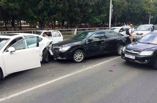 В Краснодаре водитель открыл стрельбу по полицейским