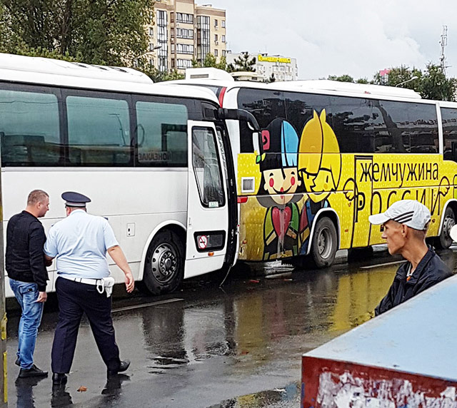 Шесть автобусов с детьми столкнулись в Ростове-на-Дону