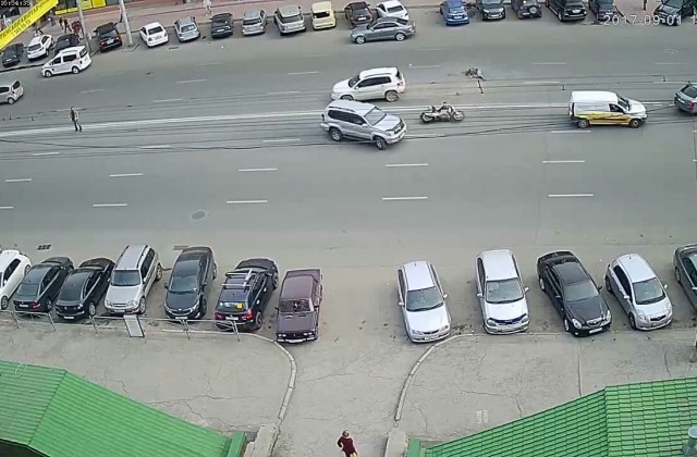 В Новосибирске мотоциклист врезался в Volkswagen Tiguan