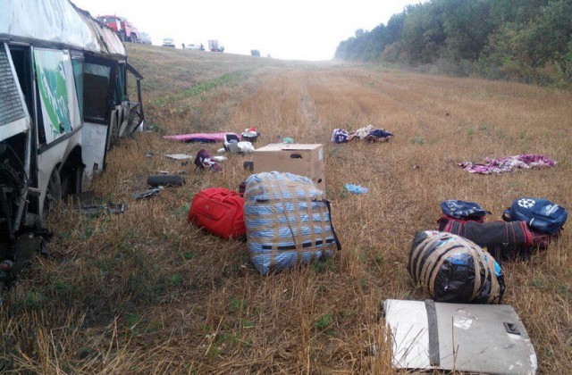 Уснувший водитель опрокинул автобус в кювет в Волгоградской области