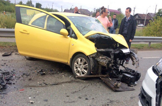 Таксист погиб в утреннем ДТП на Камском мосту в Перми
