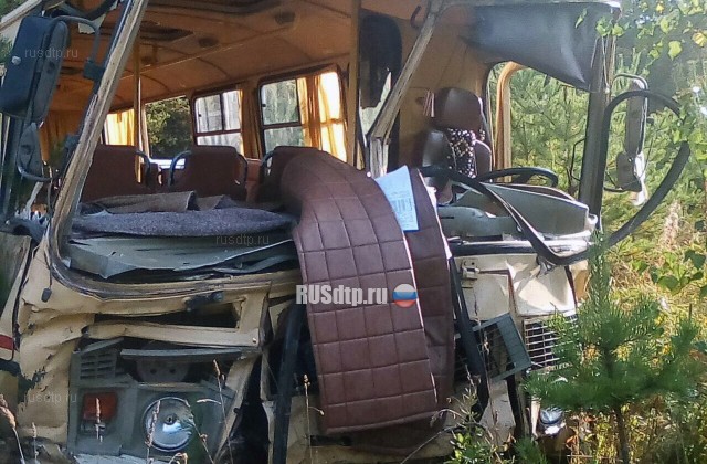 В ДТП с автобусом и грузовиком под Арамилем один человек погиб и 13 пострадали