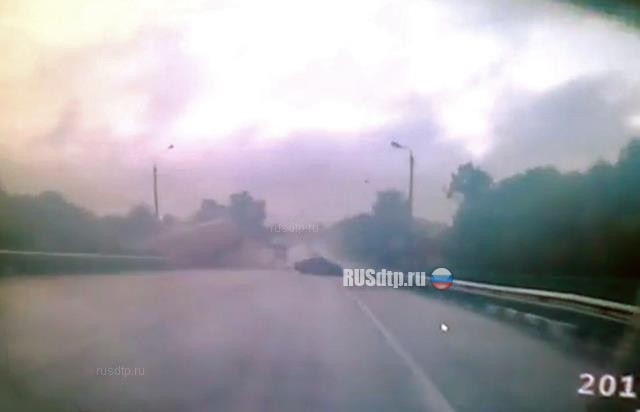 Видеорегистратор запечатлел момент ДТП на трассе М-2 в Карамышево