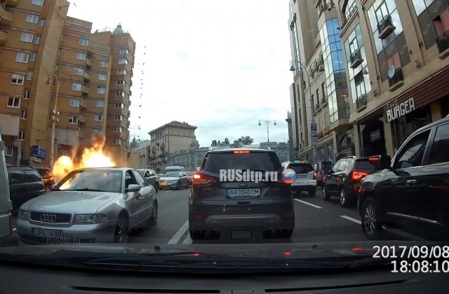 В Киеве взорвался автомобиль