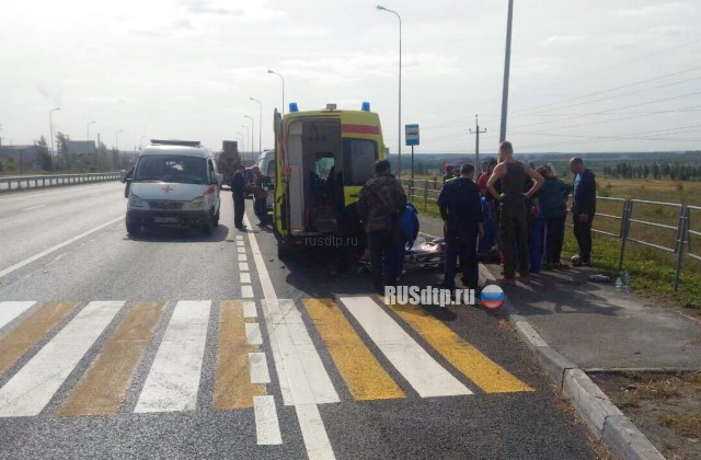 В Челябинске автомобиль сбил двоих детей и врезался в остановку