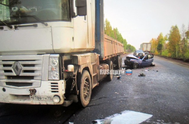 Две пассажирки  «Лады» погибли при столкновении со стоящим грузовиком на трассе «Вилюй»