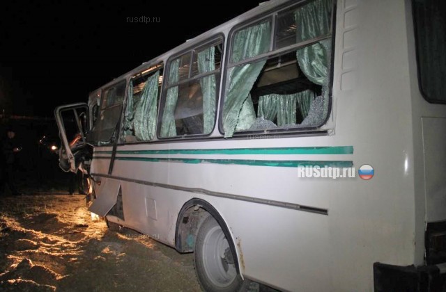 В Карачаево-Черкесии из-за отказа тормозов автобус врезался в бетонное ограждение