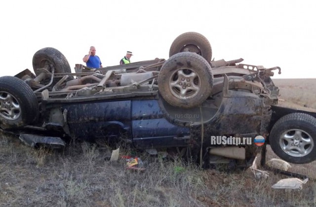 В Астраханской области в перевернувшемся внедорожнике погиб пассажир