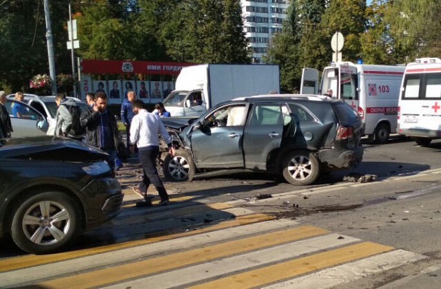 Один человек погиб в ДТП на Севастопольском проспекте в Москве