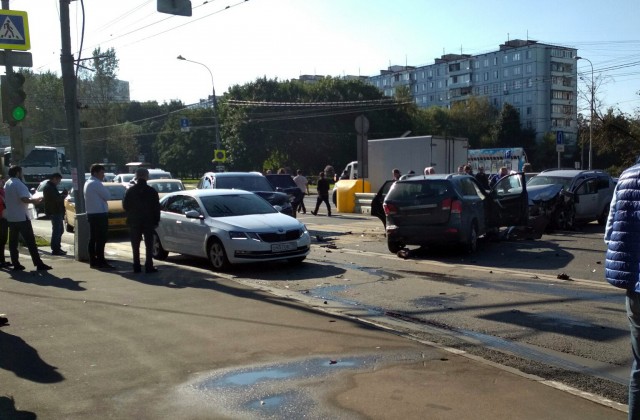 Один человек погиб в ДТП на Севастопольском проспекте в Москве