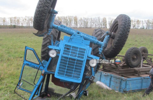 В Башкирии перевернулся трактор. Погиб тракторист