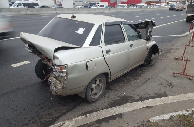 Один человек погиб и двое пострадали в ДТП с участием семи автомобилей на МКАД