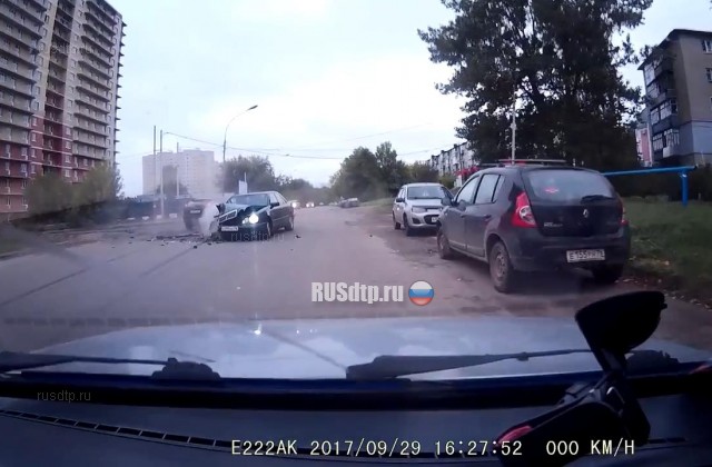 ДТП на улице Ньютона в Ярославле запечатлел видеорегистратор