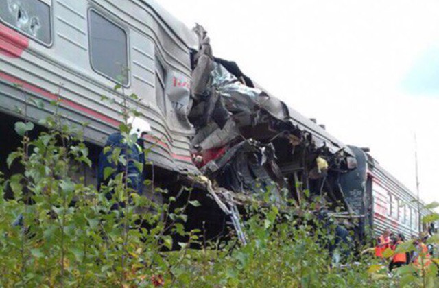 Поезд «Адлер &#8212; Нижневартовск» столкнулся с грузовиком в ХМАО
