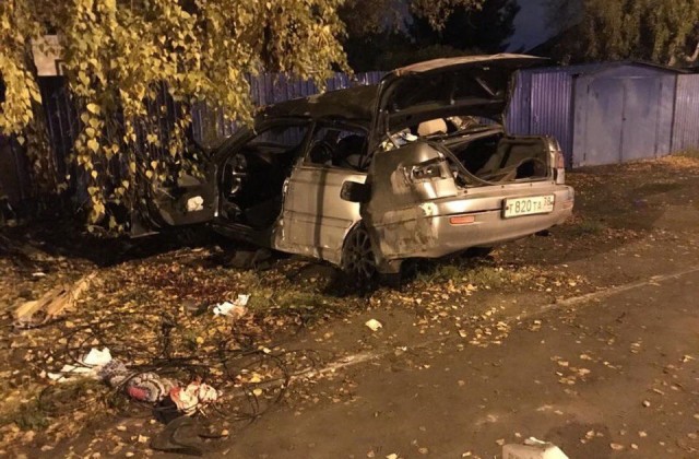 В Иркутске водитель и пассажир «Тойоты» погибли от столкновения со столбом